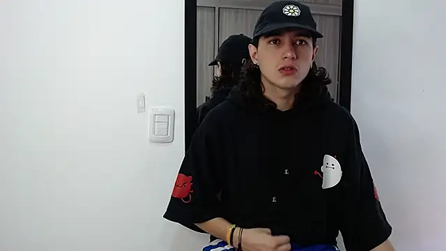 Snapshot of alex_connorr chatting on 02/07/25, 04:14 alex connorr online show from 02/07/25, 04:14