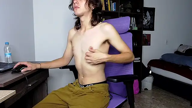 Snapshot of alex_connorr chatting on 09/16/25, 04:02 alex connorr online show from 09/16/25, 04:02