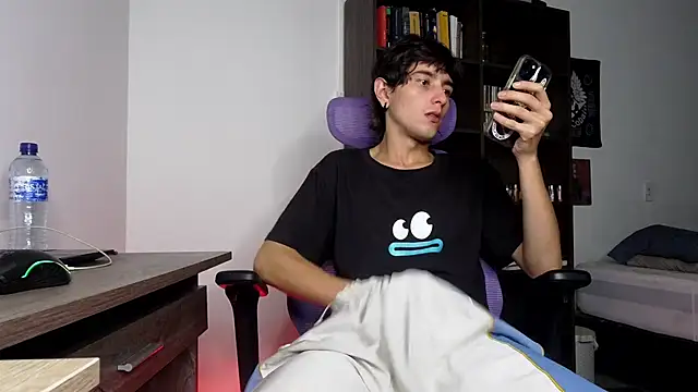 alex connorr online show from 11/18/25, 03:12