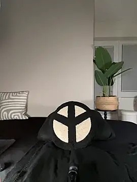 Lena Blom online show from 03/08/26, 07:39