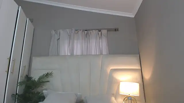 Snapshot of naughtyblackdolie chatting on 11/20/25, 05:18 naughtyblackdolie online show from 11/20/25, 05:18