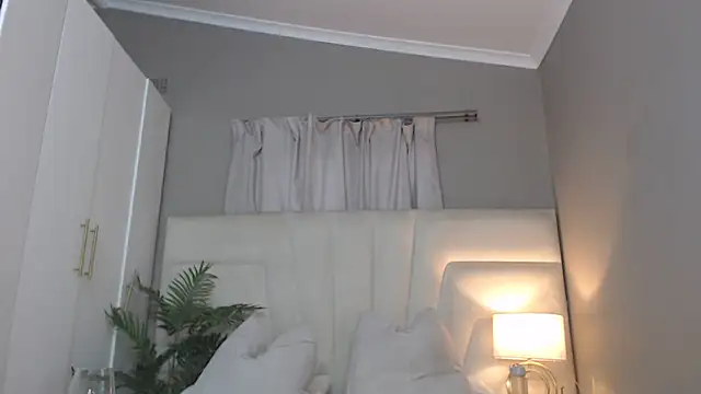 Snapshot of naughtyblackdolie chatting on 11/28/25, 05:10 naughtyblackdolie online show from 11/28/25, 05:10