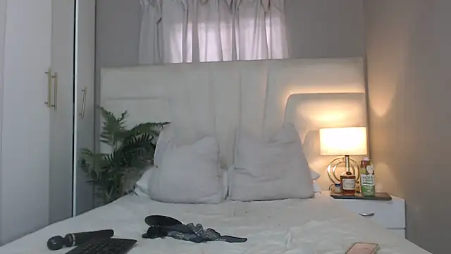 Snapshot of naughtyblackdolie chatting on 12/04/25, 05:28 naughtyblackdolie online show from 12/04/25, 05:28