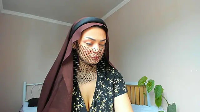 Snapshot of _cleopattra_ chatting on 12/15/25, 07:23 cleopattra online show from 12/15/25, 07:23