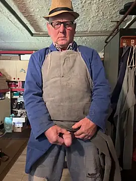 Snapshot of oldgayman chatting on 09/27/25, 07:57 oldgayman online show from 09/27/25, 07:57