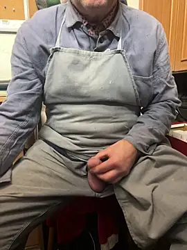 Snapshot of oldgayman chatting on 12/17/25, 06:58 oldgayman online show from 12/17/25, 06:58