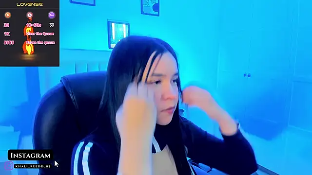 Hanna  Becker  online show from 12/19/25, 12:17