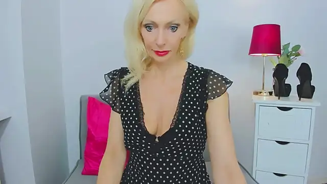 Snapshot of CrystalHotty chatting on 01/21/25, 07:06 CrystalHotty online show from 01/21/25, 07:06