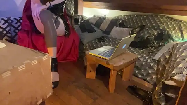 Snapshot of alexheels_boots chatting on 10/30/25, 04:58 alexheels boots online show from 10/30/25, 04:58