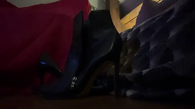 Snapshot of alexheels_boots chatting on 11/01/25, 01:29 alexheels boots online show from 11/01/25, 01:29