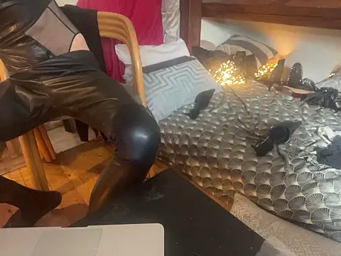 alexheels boots online show from 04/12/26, 01:27