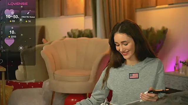 Snapshot of EmilyRaymont chatting on 03/11/25, 05:05 EmilyRaymont online show from 03/11/25, 05:05