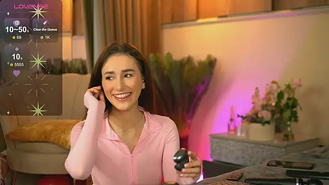 Snapshot of EmilyRaymont chatting on 03/11/25, 10:20 EmilyRaymont online show from 03/11/25, 10:20