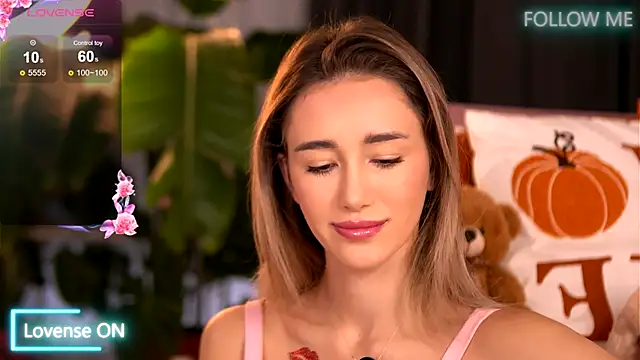 Snapshot of EmilyRaymont chatting on 11/03/25, 05:20 EmilyRaymont online show from 11/03/25, 05:20