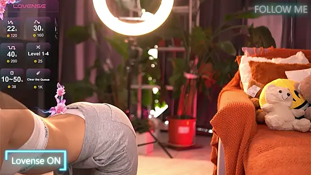 Snapshot of EmilyRaymont chatting on 11/24/25, 07:41 EmilyRaymont online show from 11/24/25, 07:41