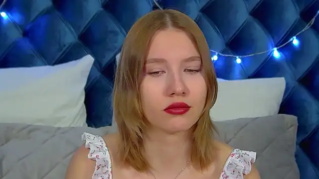 LiliLinn online show from 12/23/25, 04:54