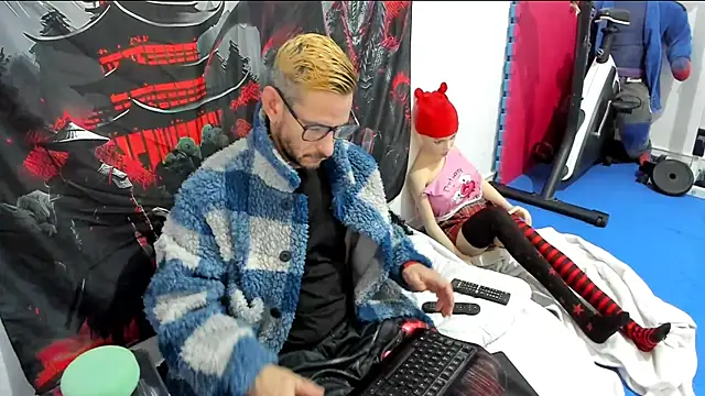 Snapshot of Samurayjiu chatting on 12/22/25, 01:30 Samurayjiu online show from 12/22/25, 01:30