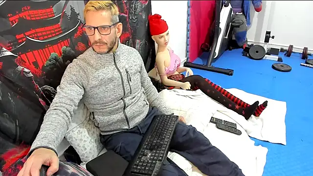 Snapshot of Samurayjiu chatting on 12/23/25, 01:36 Samurayjiu online show from 12/23/25, 01:36