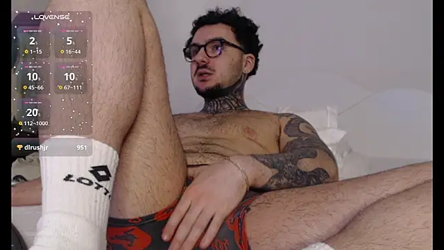 Snapshot of TattedCurls chatting on 02/15/25, 06:02 TattedCurls online show from 02/15/25, 06:02