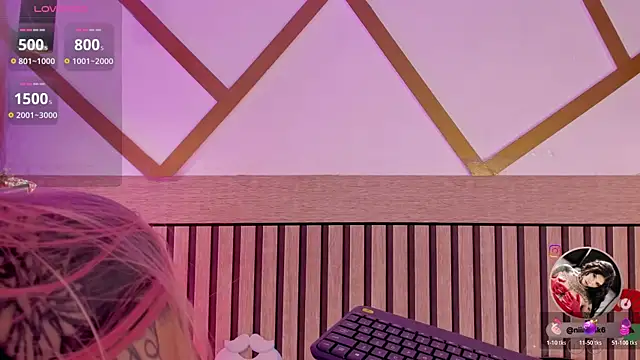 Snapshot of NinaInk chatting on 12/19/25, 01:18 NinaInk online show from 12/19/25, 01:18