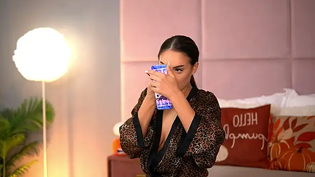 AlmaLuv online show from 11/28/25, 04:48