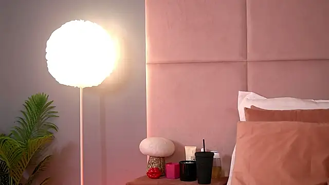 AlmaLuv online show from 04/15/26, 04:08