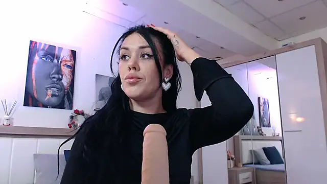 Snapshot of LaylaCruzRose chatting on 12/10/24, 02:27 LaylaCruzRose online show from 12/10/24, 02:27