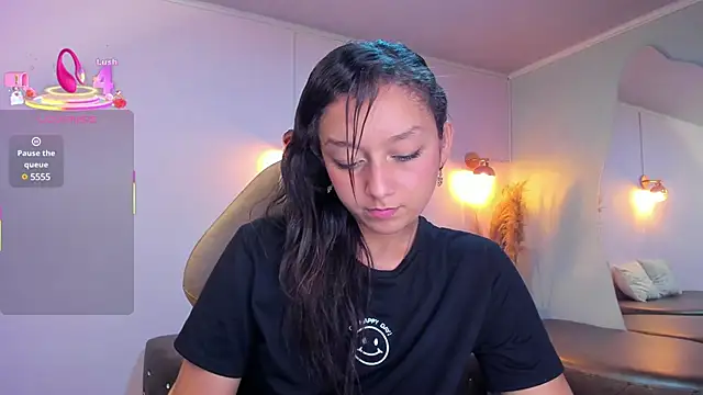 Snapshot of katy_sweet19 chatting on 03/15/25, 10:00 katy sweet19 online show from 03/15/25, 10:00