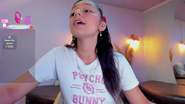 Snapshot of katy_sweet19 chatting on 03/17/25, 06:32 katy sweet19 online show from 03/17/25, 06:32