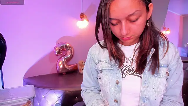 Snapshot of katy_sweet19 chatting on 09/22/25, 07:27 katy sweet19 online show from 09/22/25, 07:27