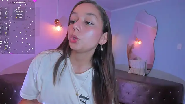 Snapshot of katy_sweet19 chatting on 10/23/25, 06:28 katy sweet19 online show from 10/23/25, 06:28