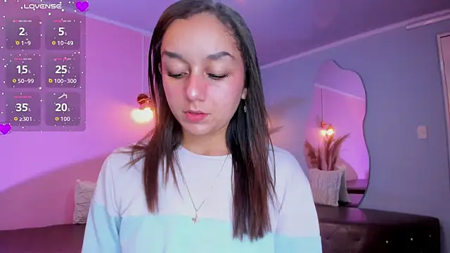 Snapshot of katy_sweet19 chatting on 11/02/25, 10:17 katy sweet19 online show from 11/02/25, 10:17