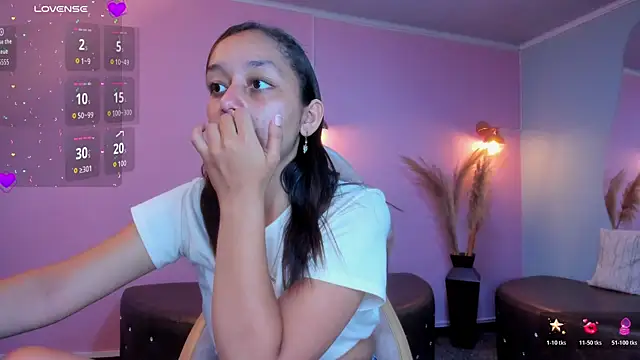 Snapshot of katy_sweet19 chatting on 11/08/25, 06:07 katy sweet19 online show from 11/08/25, 06:07