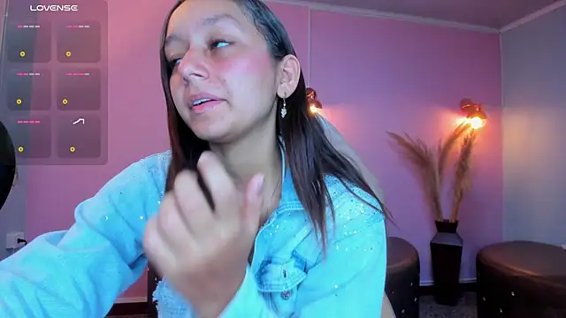 Snapshot of katy_sweet19 chatting on 11/10/25, 06:07 katy sweet19 online show from 11/10/25, 06:07