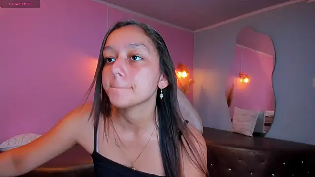 Snapshot of katy_sweet19 chatting on 11/17/25, 06:03 katy sweet19 online show from 11/17/25, 06:03