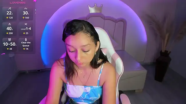 Snapshot of katy_sweet19 chatting on 12/14/25, 10:42 katy sweet19 online show from 12/14/25, 10:42