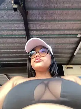 Snapshot of ElaEndez_ chatting on 01/19/25, 10:28 ElaEndez online show from 01/19/25, 10:28