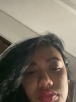 Snapshot of ElaEndez_ chatting on 12/19/25, 08:21 ElaEndez online show from 12/19/25, 08:21