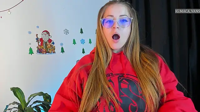 Snapshot of tekila__ chatting on 12/02/24, 10:45 tekila online show from 12/02/24, 10:45