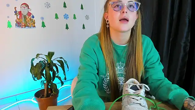 Snapshot of tekila__ chatting on 12/11/24, 08:39 tekila online show from 12/11/24, 08:39