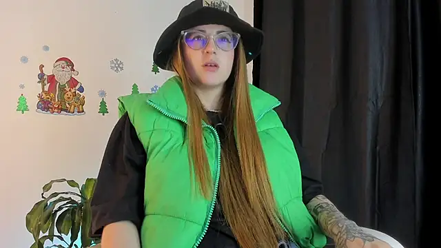 Snapshot of tekila__ chatting on 12/14/24, 12:22 tekila online show from 12/14/24, 12:22