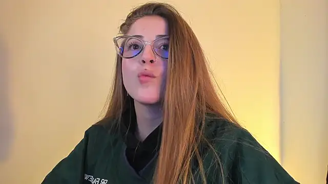 Snapshot of tekila__ chatting on 12/21/24, 10:08 tekila online show from 12/21/24, 10:08