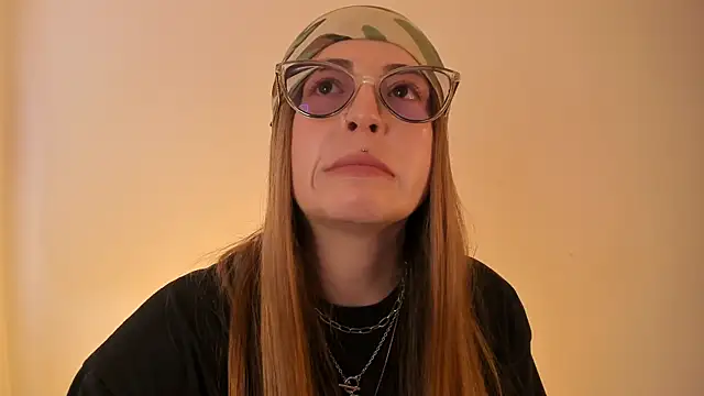 Snapshot of tekila__ chatting on 01/09/25, 10:09 tekila online show from 01/09/25, 10:09