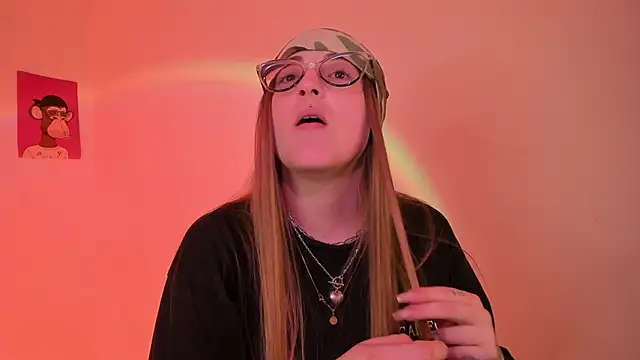 Snapshot of tekila__ chatting on 01/10/25, 01:10 tekila online show from 01/10/25, 01:10