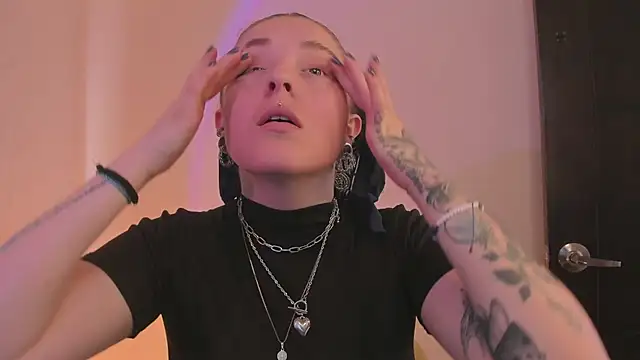 Snapshot of tekila__ chatting on 02/08/25, 05:29 tekila online show from 02/08/25, 05:29