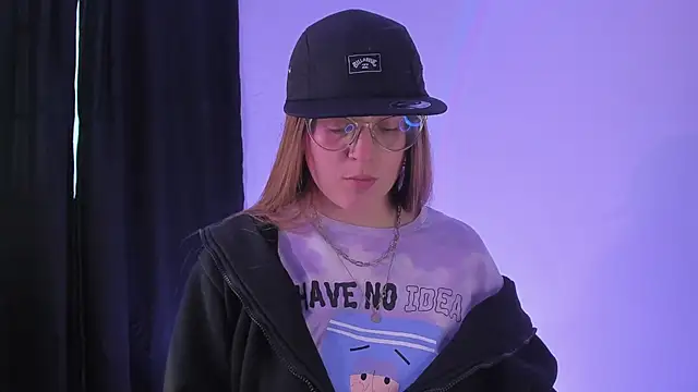 Snapshot of tekila__ chatting on 03/06/25, 10:58 tekila online show from 03/06/25, 10:58