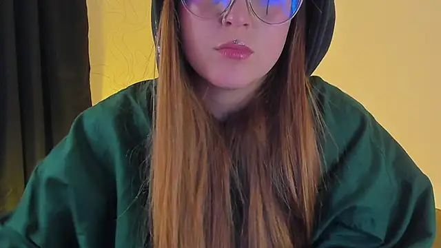 Snapshot of tekila__ chatting on 03/14/25, 11:22 tekila online show from 03/14/25, 11:22