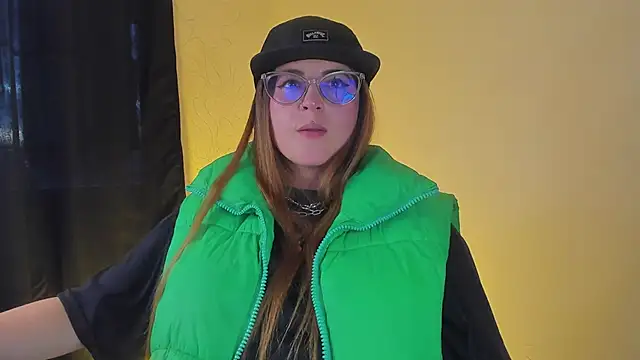 Snapshot of tekila__ chatting on 03/22/25, 10:26 tekila online show from 03/22/25, 10:26