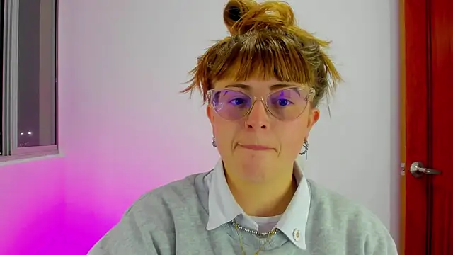 Snapshot of tekila__ chatting on 11/30/25, 01:09 tekila online show from 11/30/25, 01:09