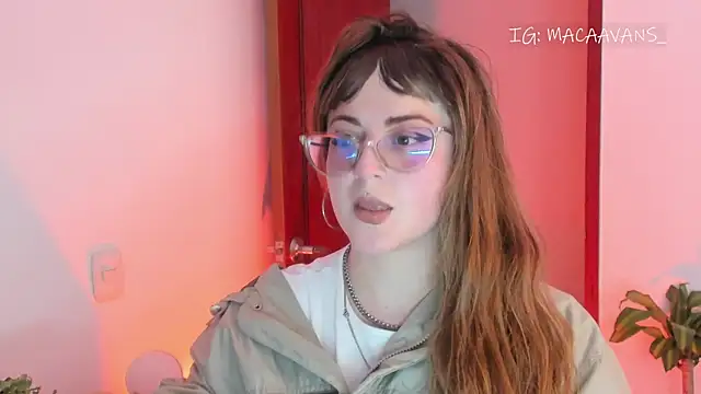 Snapshot of tekila__ chatting on 05/19/26, 11:22 tekila online show from 05/19/26, 11:22